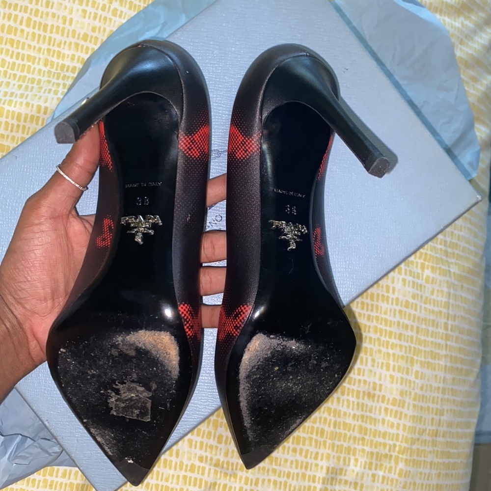 Prada pumps - Picture 3 of 6